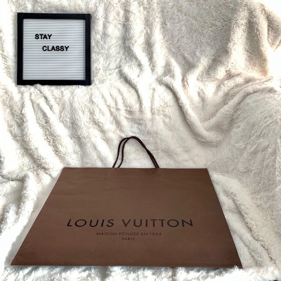 Authentic Louis Vuitton Gift bag from Paris - Picture 4 of 4